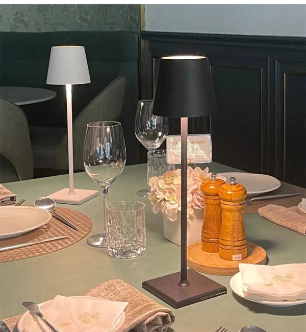 Lampe de Table LED Sans Fil Dorée – Rechargeable pour Extérieur et Intérieur, Design Nordic Élégant