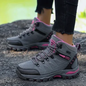 Womens-Winter-Boots-Hiking-Shoes-ORTOREX-1.webp Chaussures randonnée femme hiver, chaussures de marche Aigle pour femme, confort et résistance pour les aventures en plein air