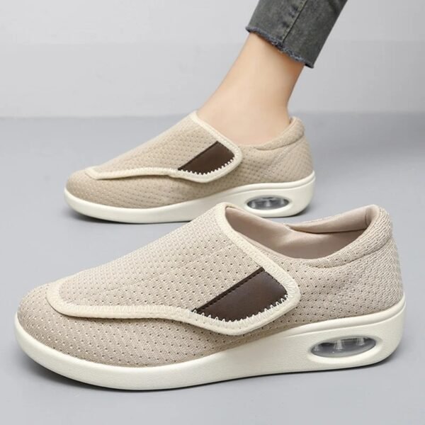 main-image-2-7.jpeg Chaussures pieds gonflés femme – modèle large pour personnes âgées et pied qui gonfle