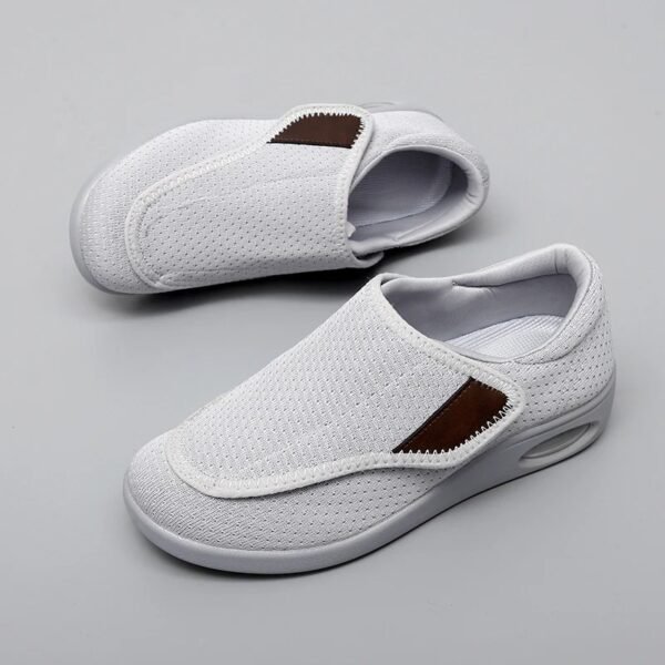 main-image-9-4.jpeg Chaussures pieds gonflés femme – modèle large pour personnes âgées et pied qui gonfle